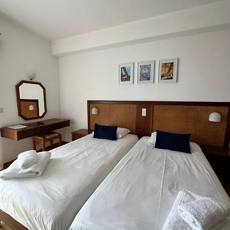 Residencial Pina 3*